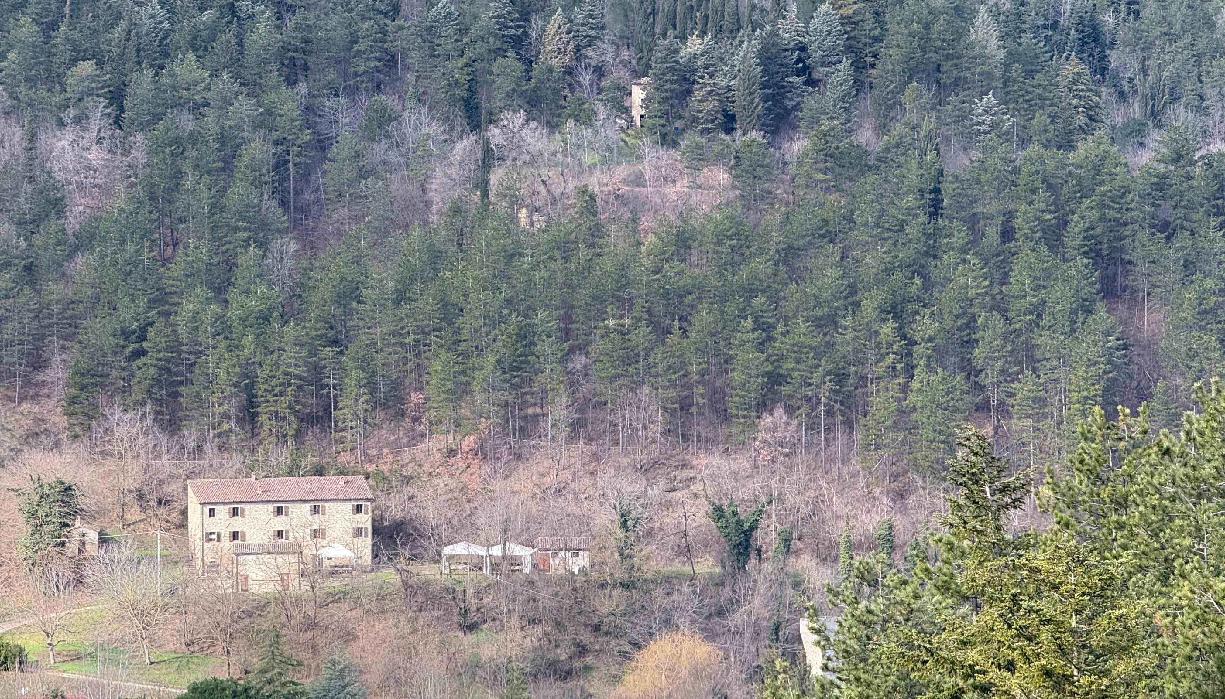 Caduta del masso sull’ostello. Signani: «Nessuna casa a rischio»