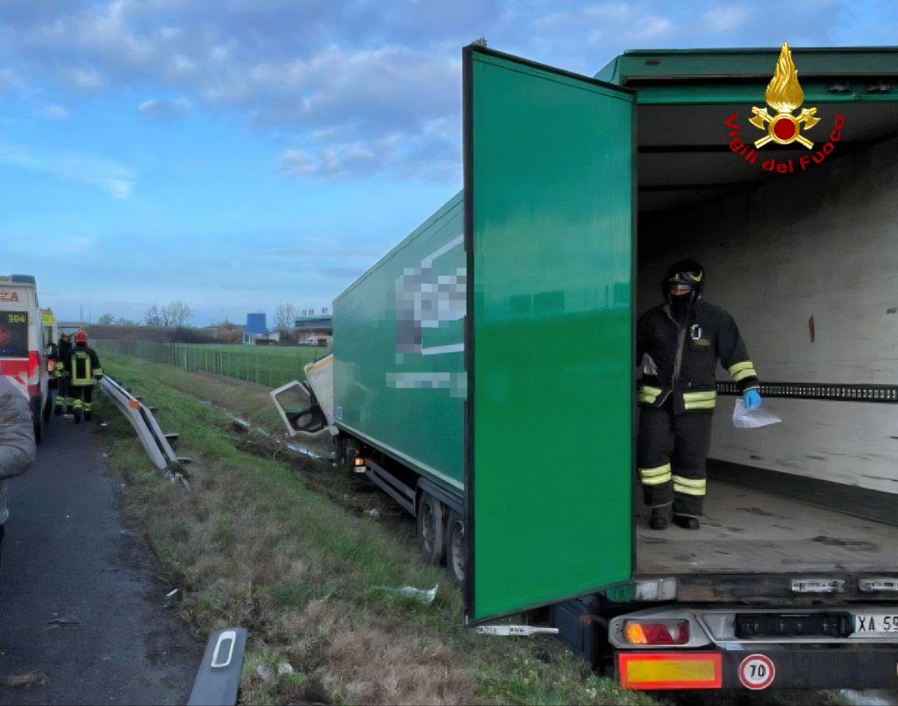 Scontro in A14 tra auto e camion con materiale radioattivo