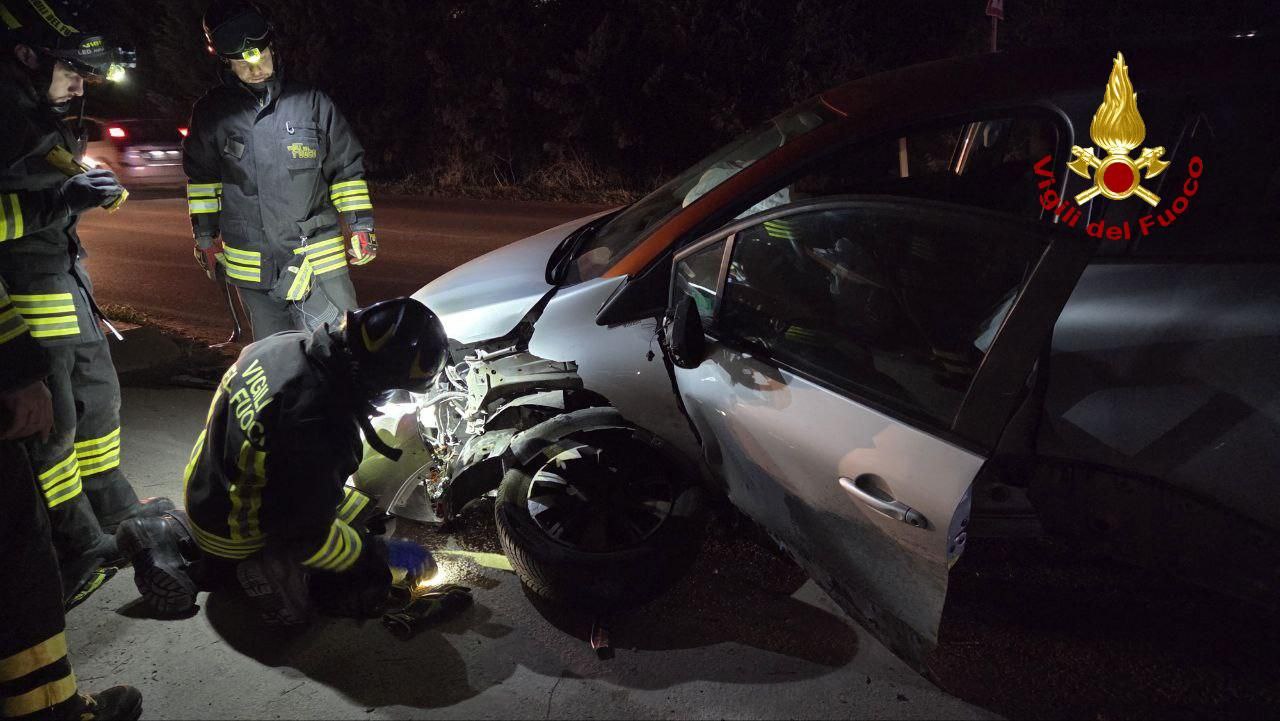 Scontro tra due auto sulla Via Emilia, una persona in ospedale