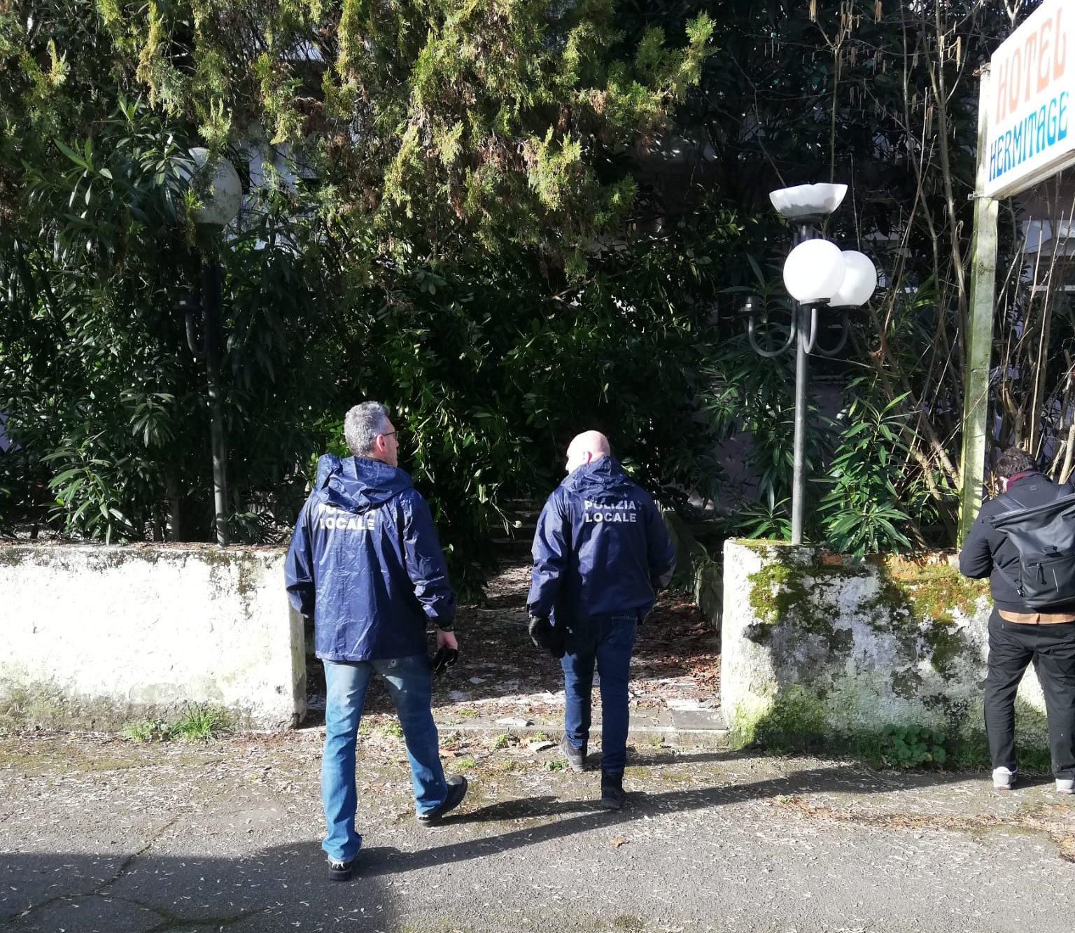 Intervento di sgombero all’ex hotel Hermitage