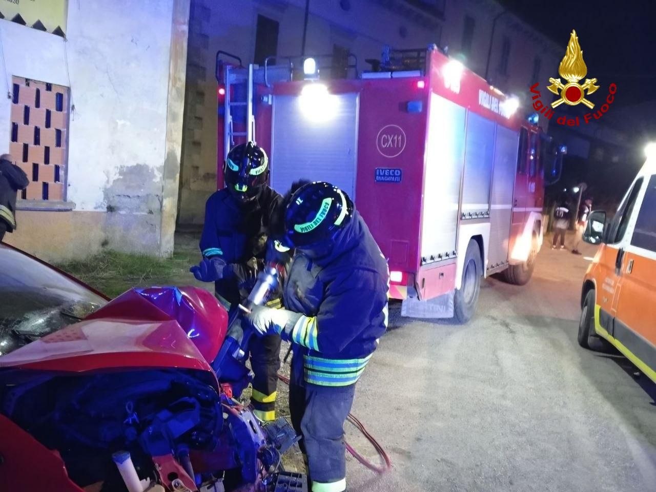 Incidente in Via Spazzoli, auto contro un ostacolo fisso