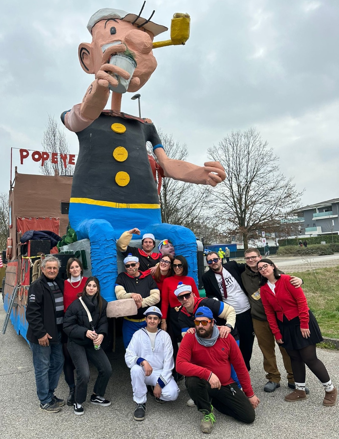 I carri di Carnevale fatti a mano che uniscono tradizione e socialità