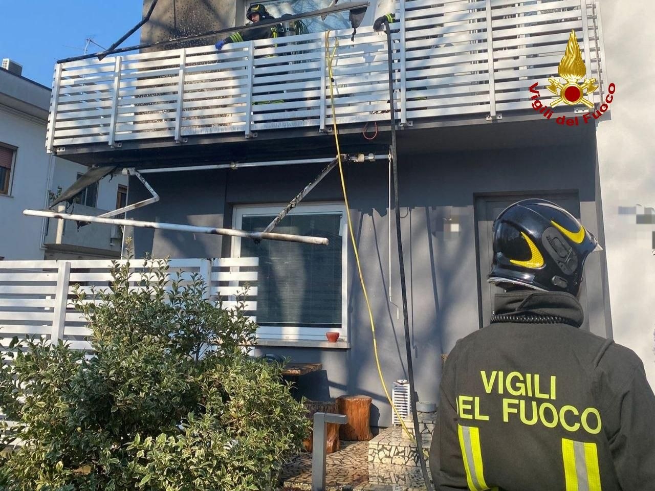 A fuoco un terrazzo in Via Diaz