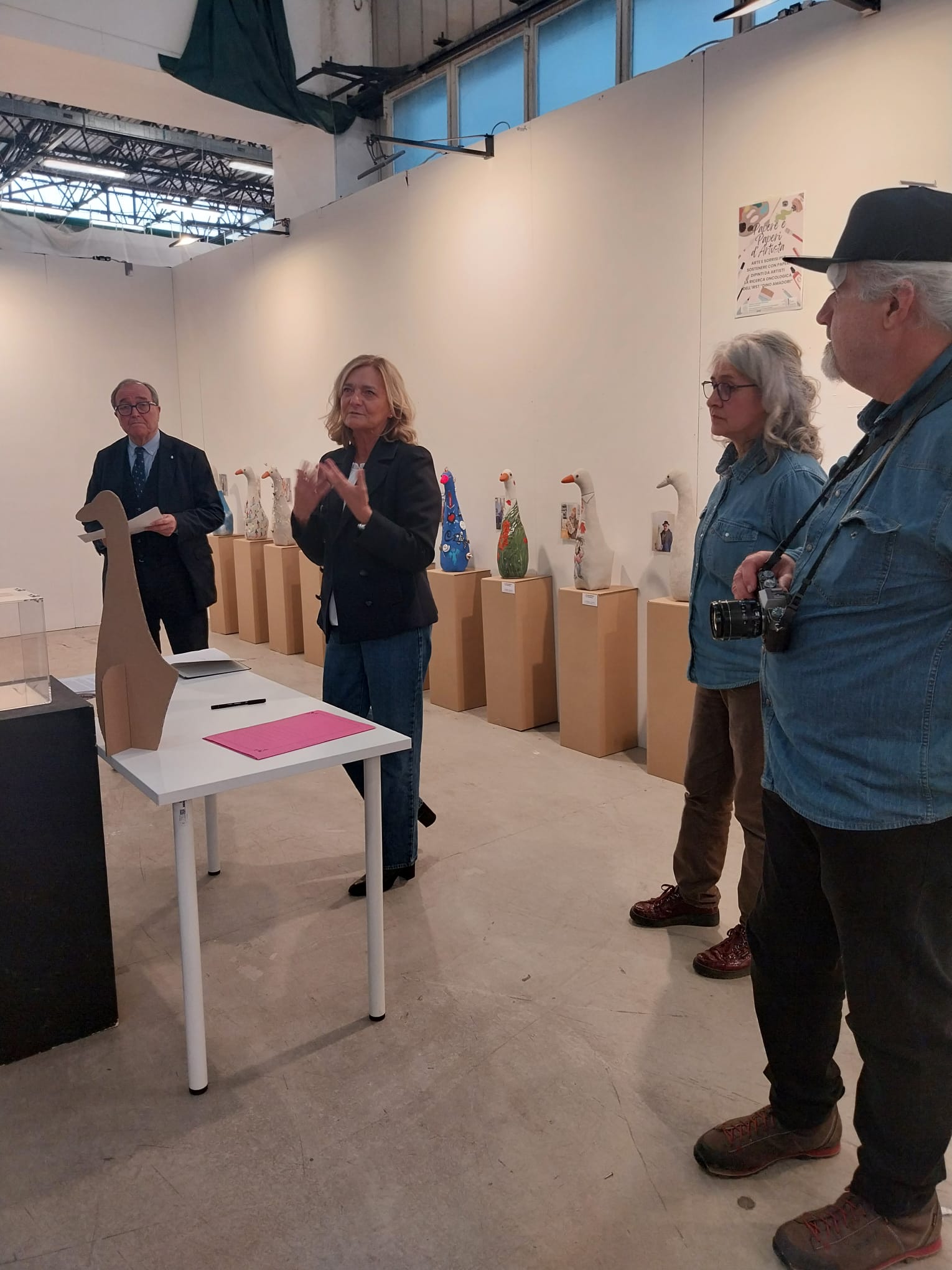 “Paperi d’Artista”: in fiera l’arte diventa aiuto a favore della ricerca Irst